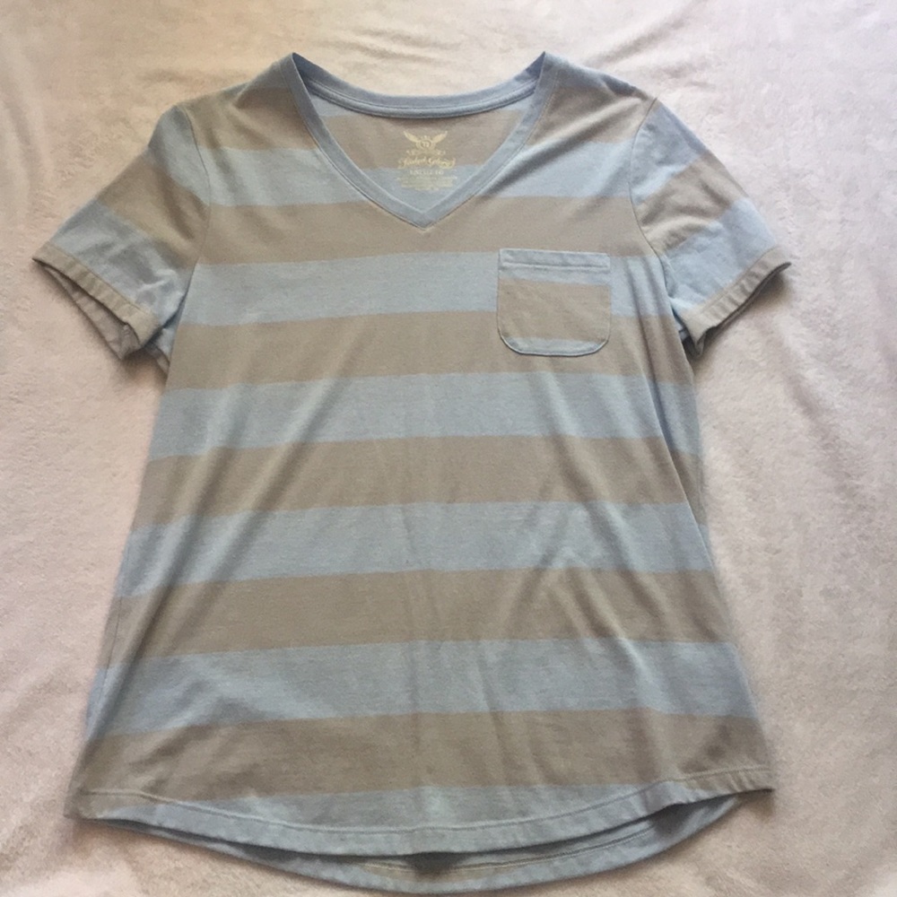 V-neck t-shirt